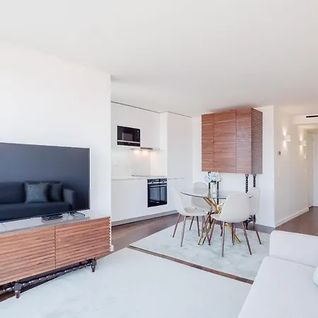Boutique Rentals- Bliss By The Sea Apt- Ocean Views In Foz Beach Porto Exterior photo