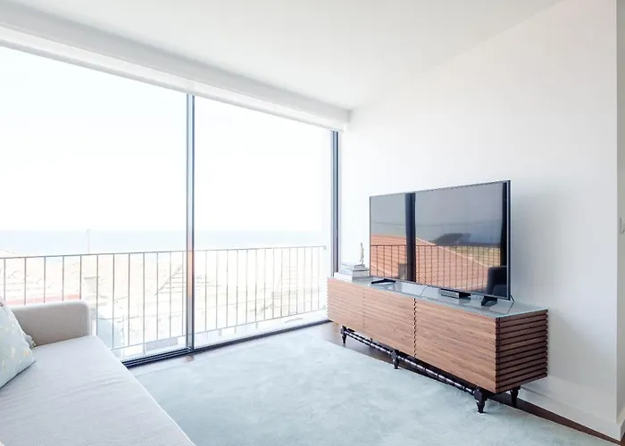 Boutique Rentals- Bliss By The Sea Apt- Ocean Views In Foz Beach