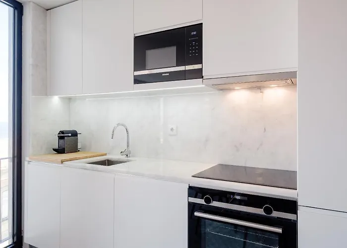 Boutique Rentals- Bliss By The Sea Apt- Ocean Views In Foz Beach